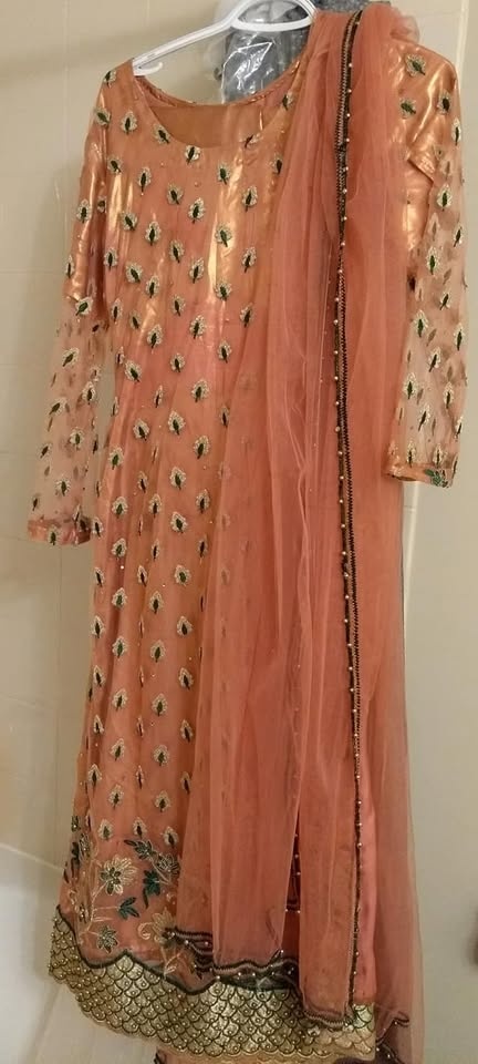 Fancy Pakistani/Indian shalwar kamiz - photo 4