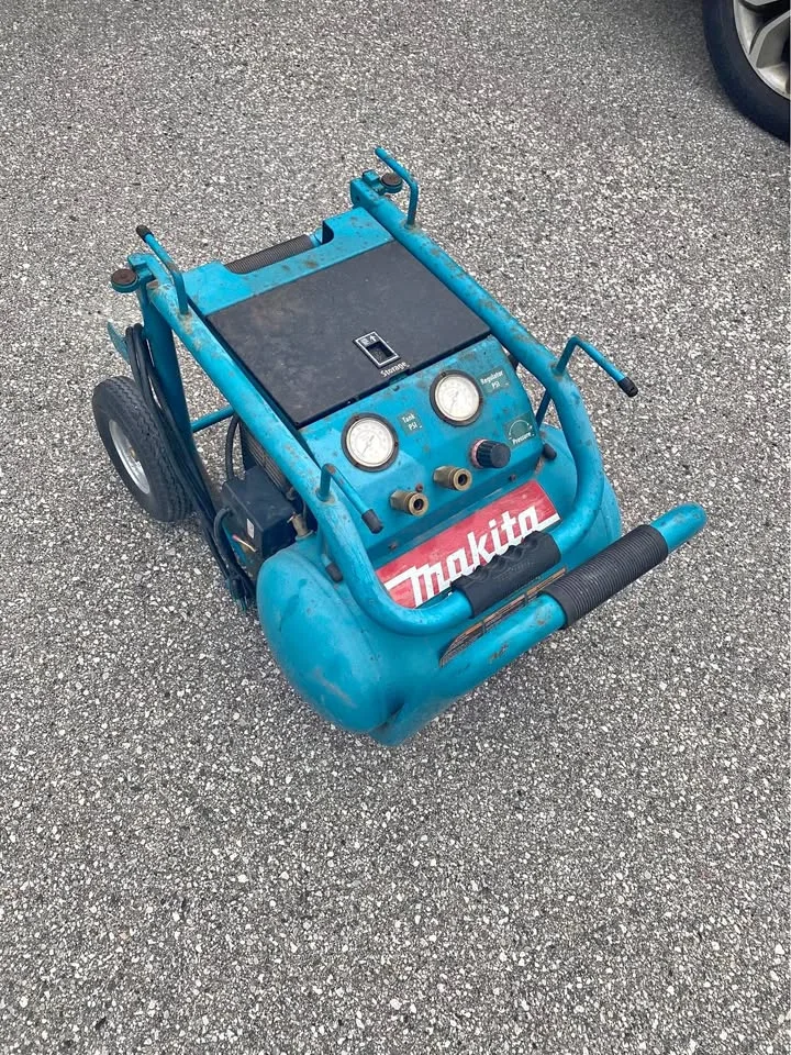 MAC5200 Makita 3.0 HP Big Bore Air Compressor - needs work * thumbnail
