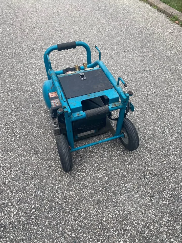 MAC5200 Makita 3.0 HP Big Bore Air Compressor - needs work * image indicator(3)