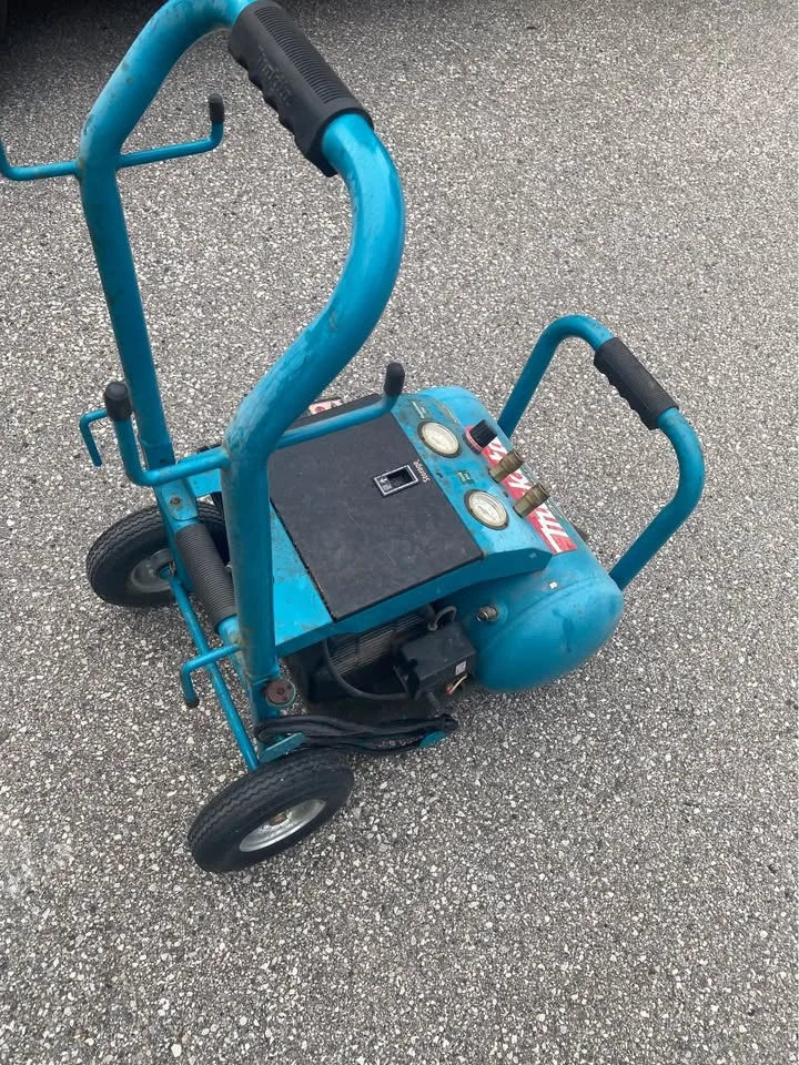 MAC5200 Makita 3.0 HP Big Bore Air Compressor - needs work * image indicator(5)