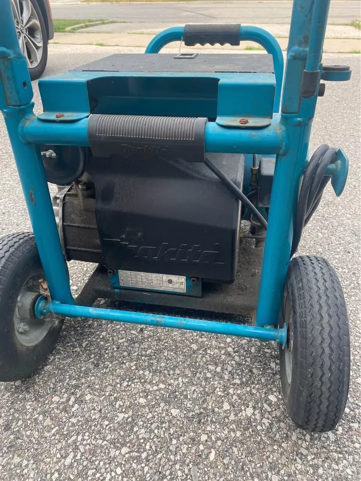 MAC5200 Makita 3.0 HP Big Bore Air Compressor - needs work * image indicator(6)