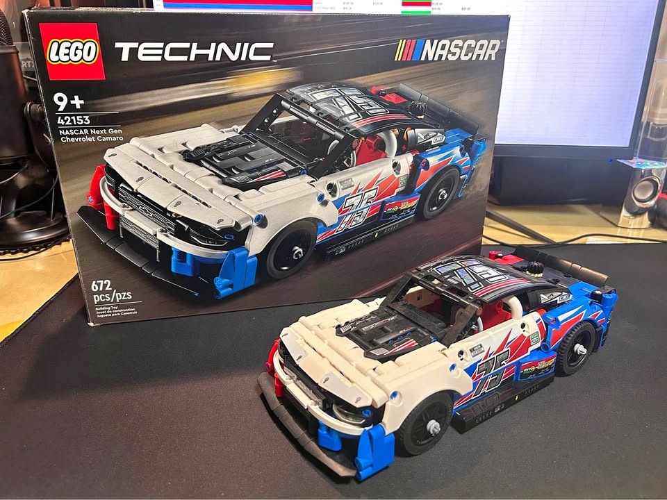 42153 LEGO Technic NASCAR Next Gen Chevrolet Camaro ZL1