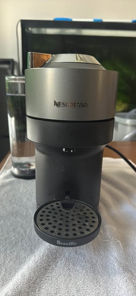 Like New Nespresso Vertuo Next - Barely Used - photo 2