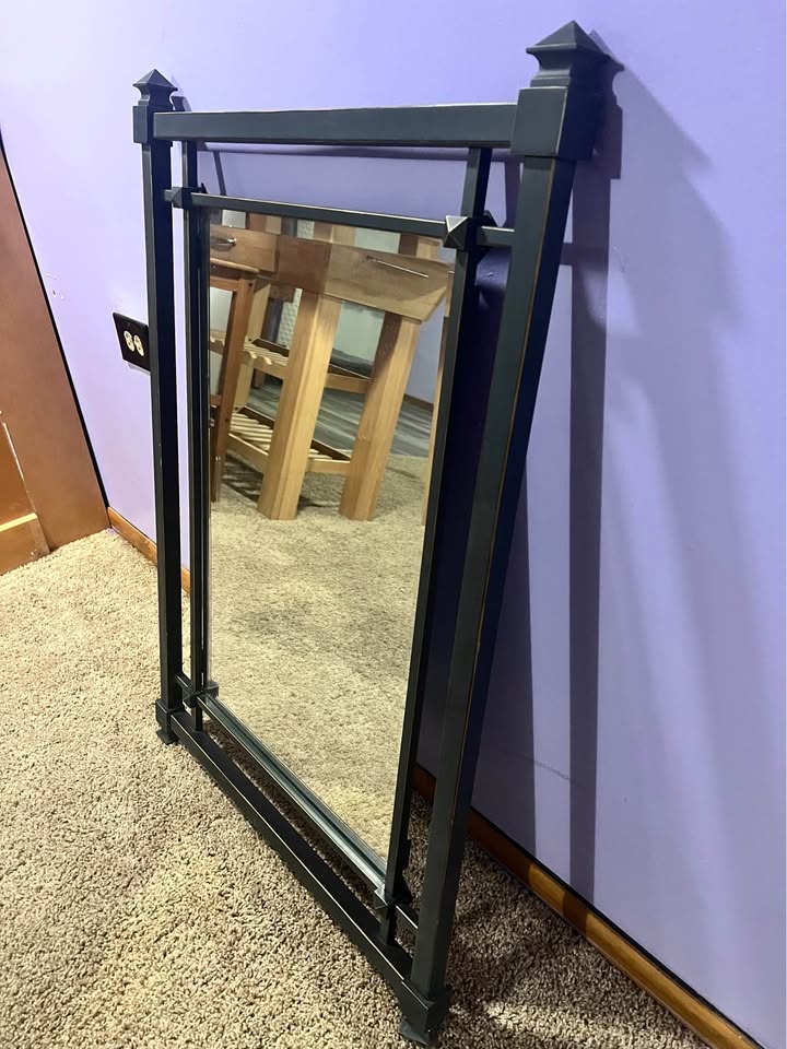 Mirror with iron base - photo 3
