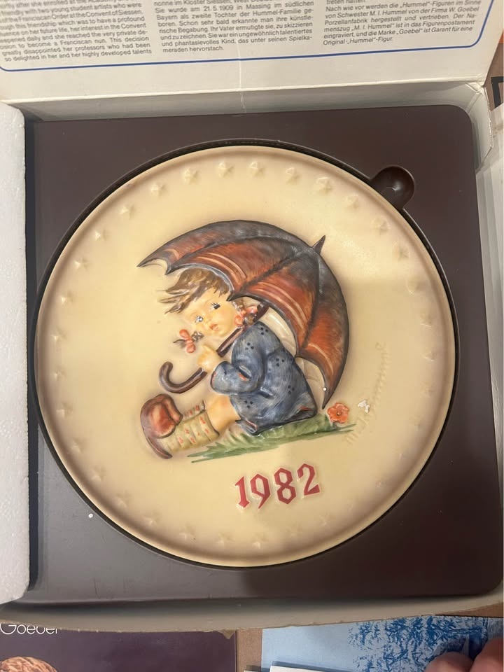 Hummel Goebel 1982 Annual Plate - photo 4