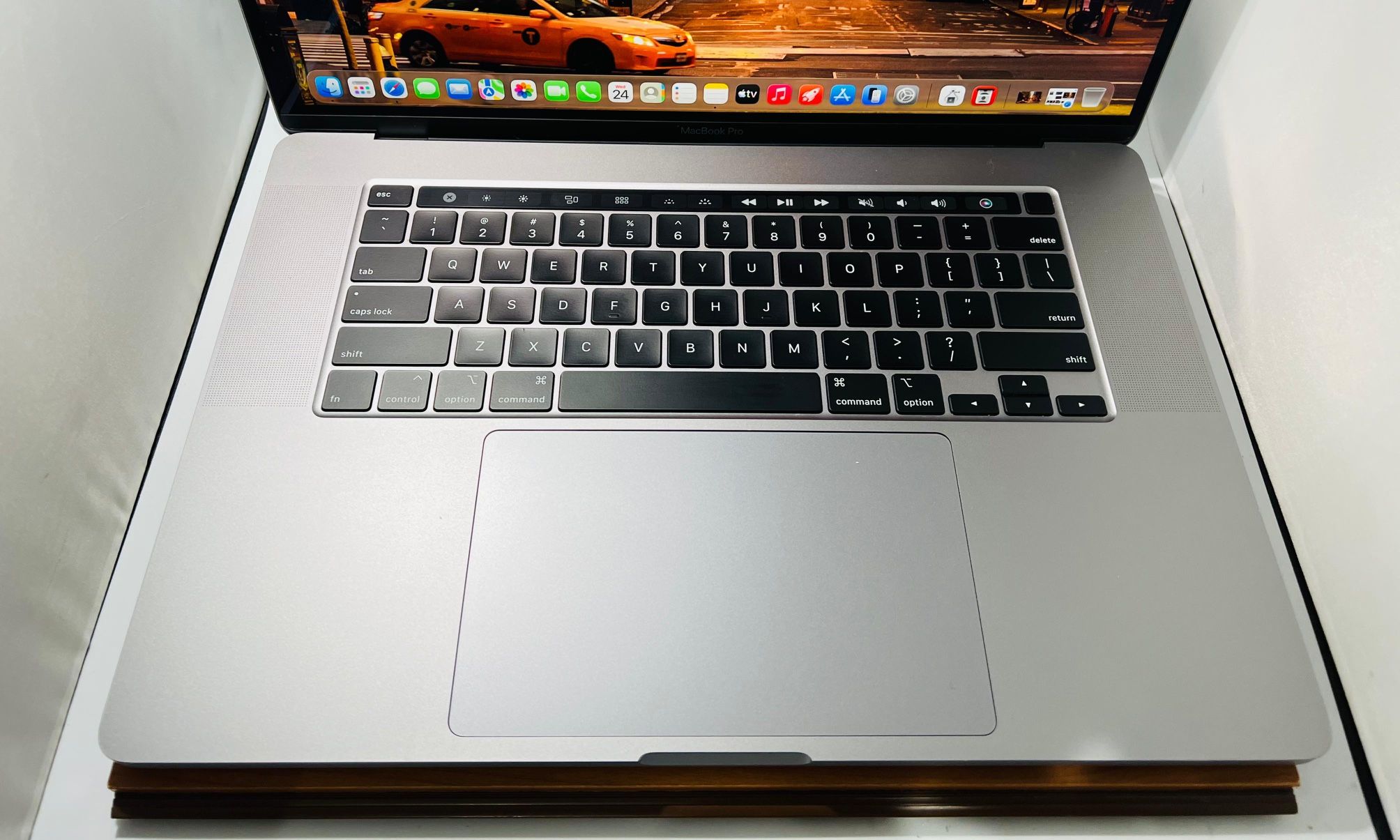 Apple MacBook Pro 16” 2019 8-Core i9 16GB 1TB TouchBar - photo 5