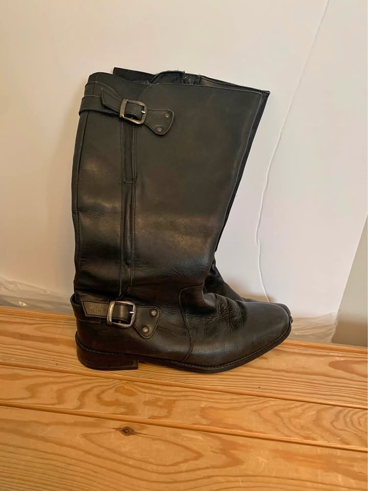 Women’s Riding-Style Leather