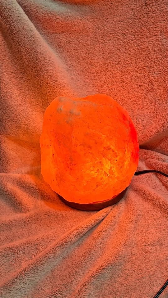 Huge Salt Rock Lamp Dimmable - middle