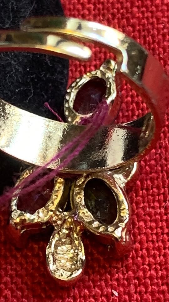 Fashion ring gold tone with three stones Size 8 Adjustable - photo 2