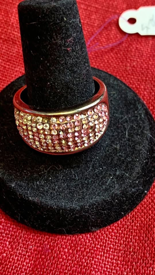 Signed ALDO fashion ring with pink and white bling Sz 8.5