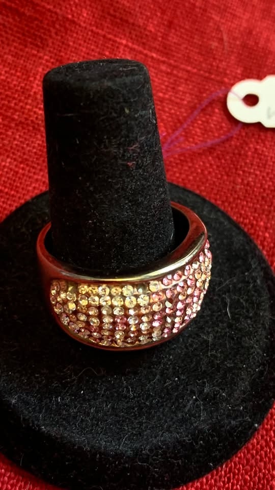 Signed ALDO fashion ring with pink and white bling Sz 8.5 - photo 2