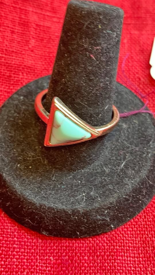 Silver tone fashion ring with turquoise center stone Size 8.5
