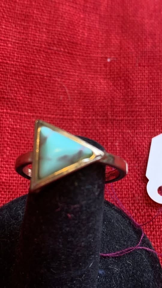 Silver tone fashion ring with turquoise center stone Size 8.5 - photo 2
