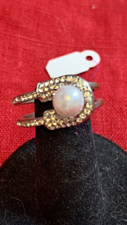 Fashion ring with silver tone, bling and pearl. Size 9.5
