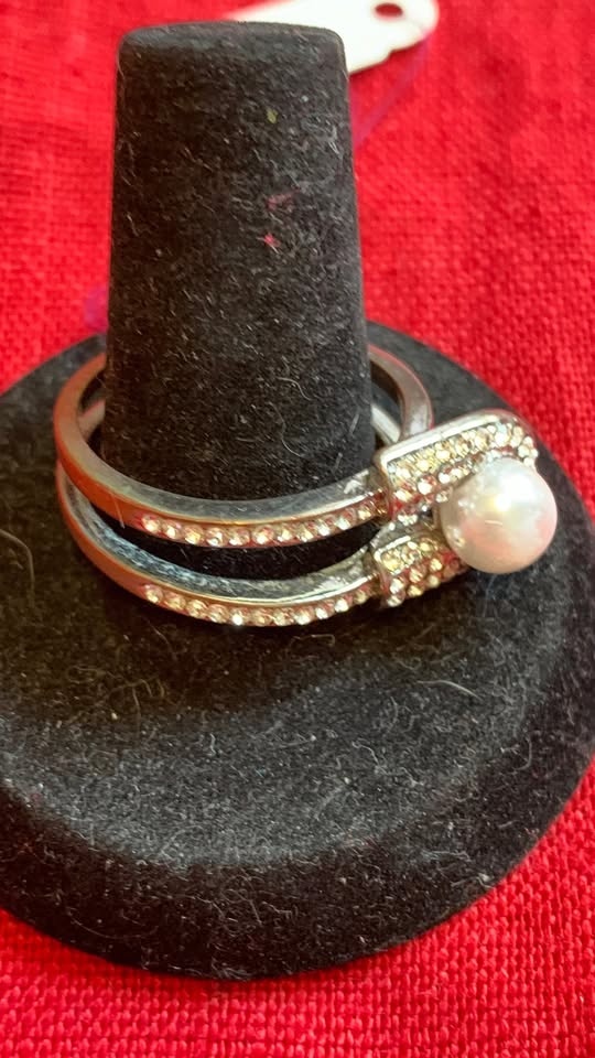 Fashion ring with silver tone, bling and pearl. Size 9.5 - photo 3