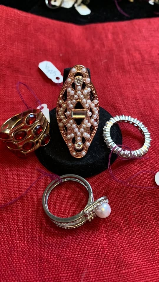 Fashion ring with silver tone, bling and pearl. Size 9.5 - photo 5