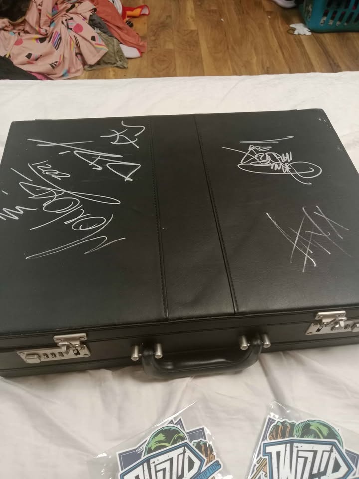 Twiztid ice nine kills memorabilia signed briefcase - photo 2