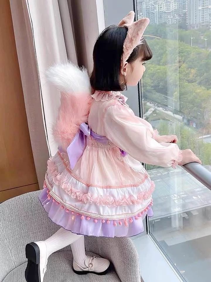 Girls costume fits 100-120cm