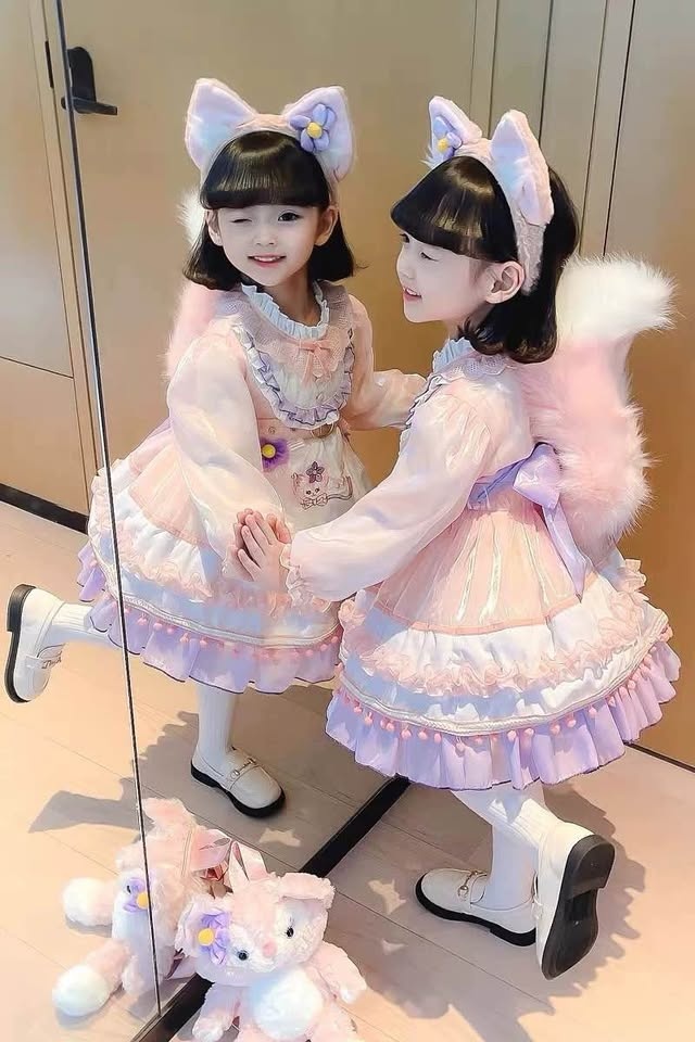 Girls costume fits 100-120cm - photo 2
