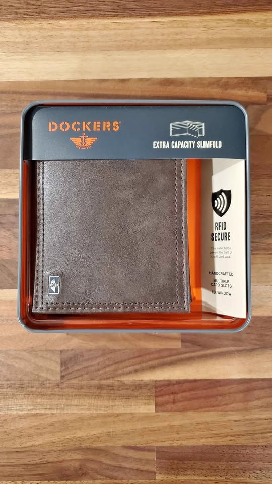 New Dockers Men's Wallet in Box - Brown