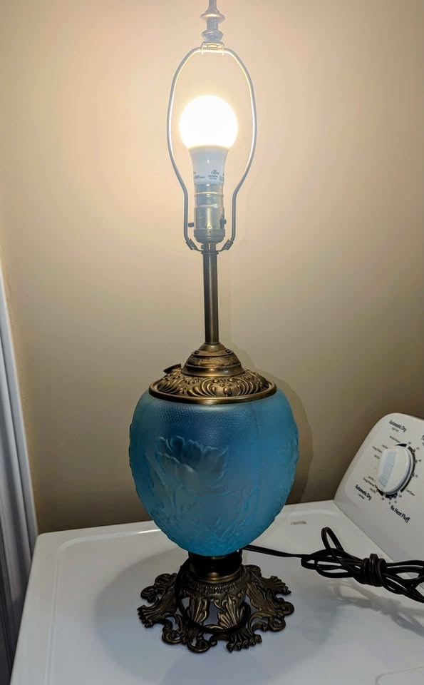 Antique Oil Lamp Converted to Electric - photo 5