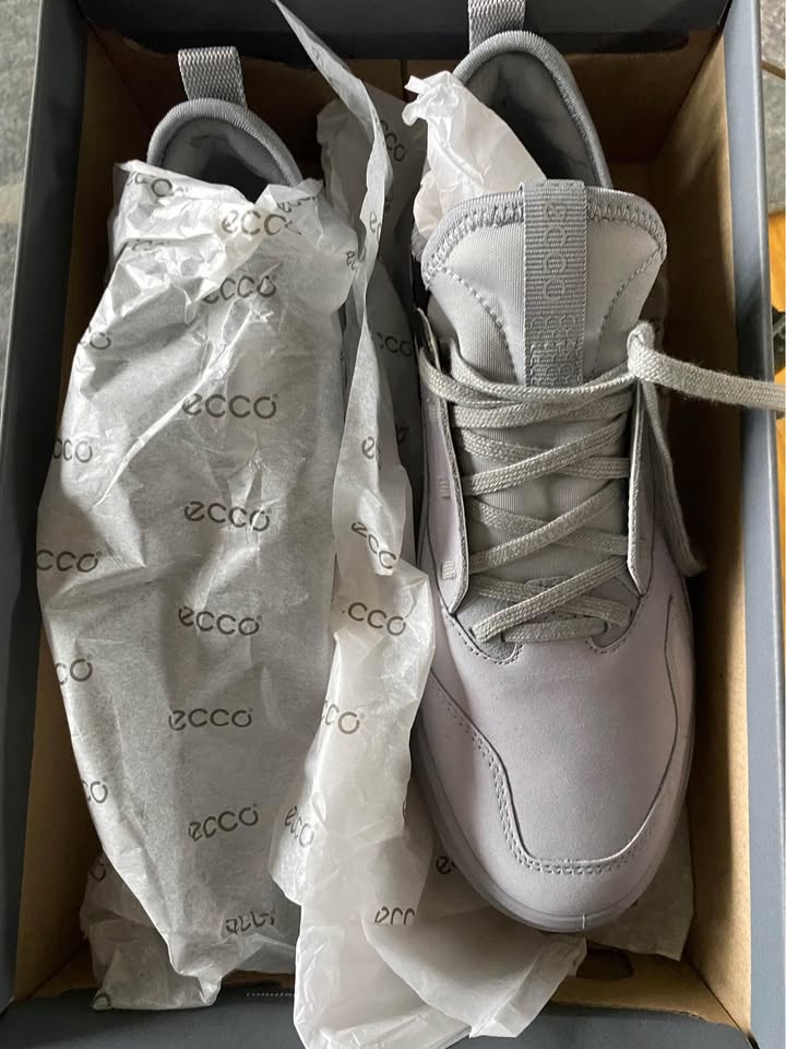 Brand New- ECCO Womens Mx Low Sneaker, Size 6.5 Silver Gray - photo 2