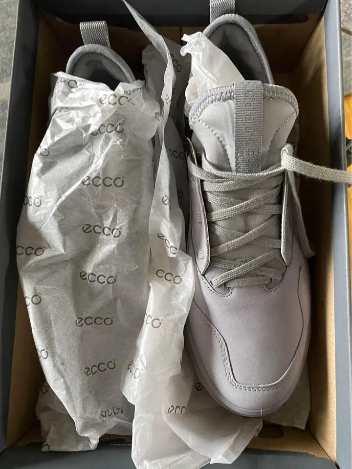 Brand New- ECCO Womens Mx Low Sneaker, Size 6.5 Silver Gray image indicator(2)