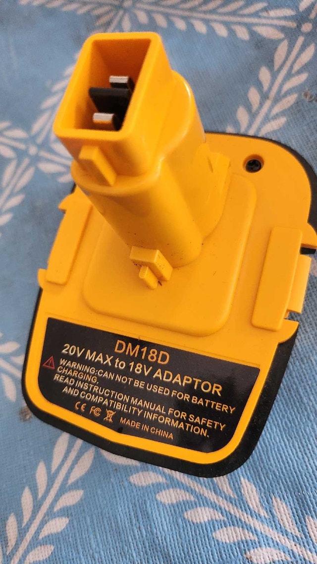 DeWalt DM18D Adapter