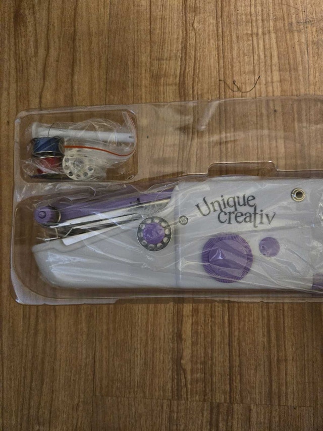 Unique Creativ Sewing Machine - photo 2