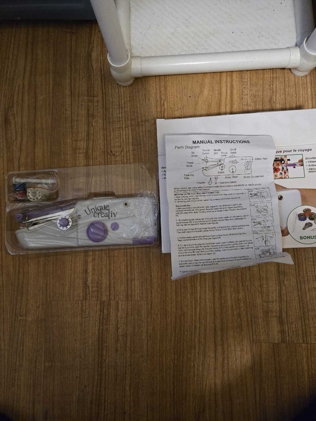 Unique Creativ Sewing Machine - photo 3