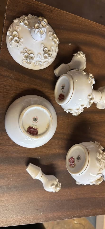 White Lefton Vanity set 2 perfume & 1 Powder jar w/rhinestones - photo 4