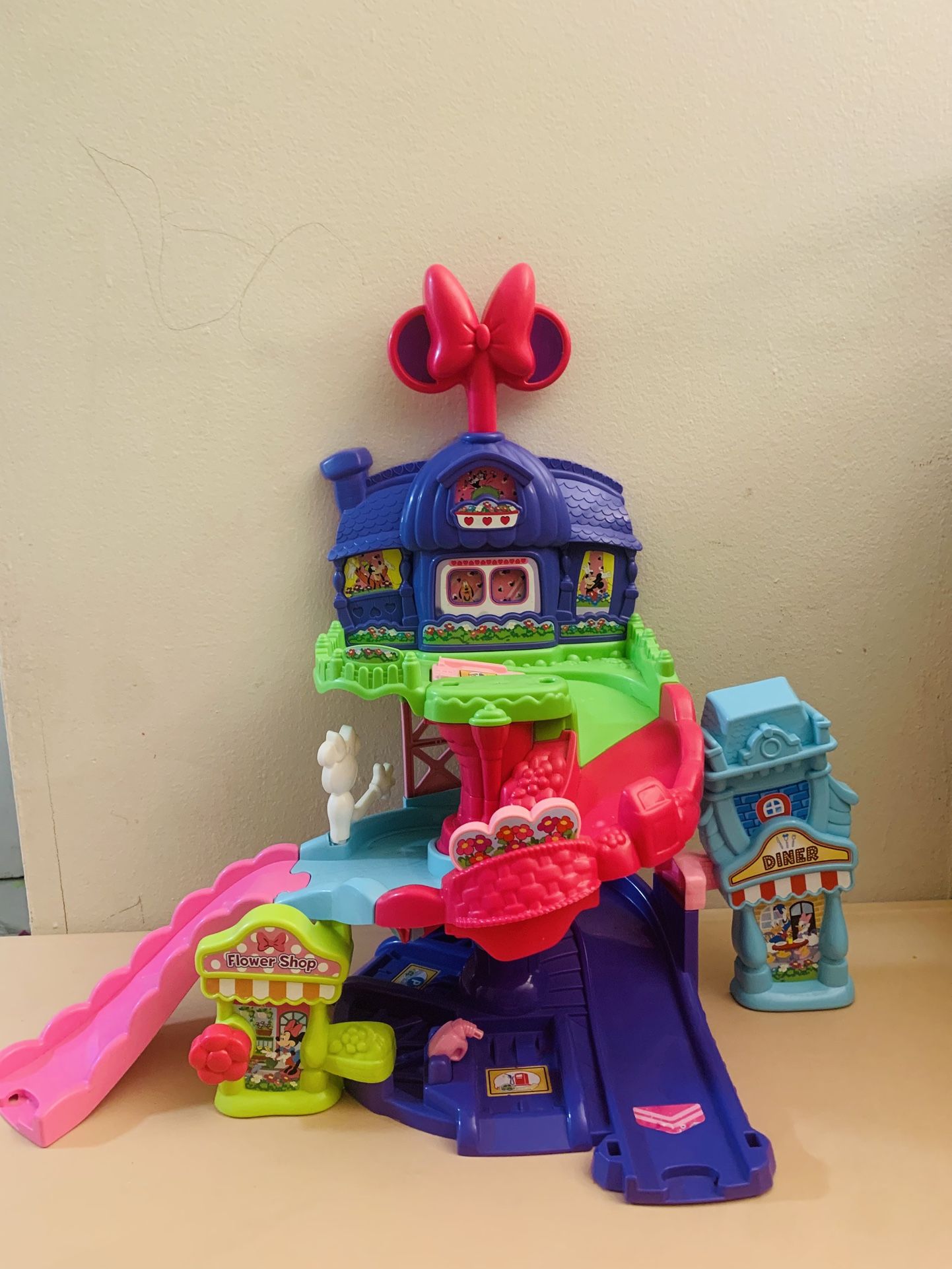 LeapFrog Imagicard Alpha Town Learning Game - photo 3
