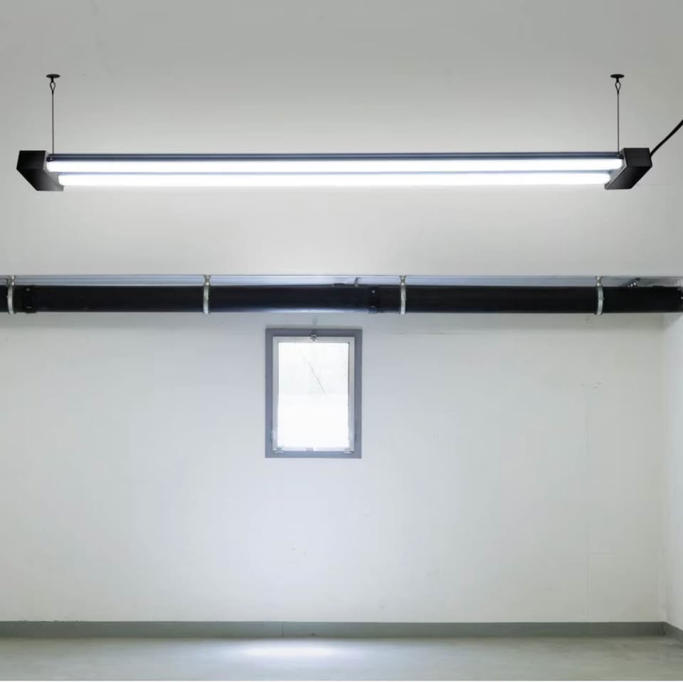 UNDER RETAIL Feit Electric 4 Feet 2 Light Black LED Utility Shop - photo 3