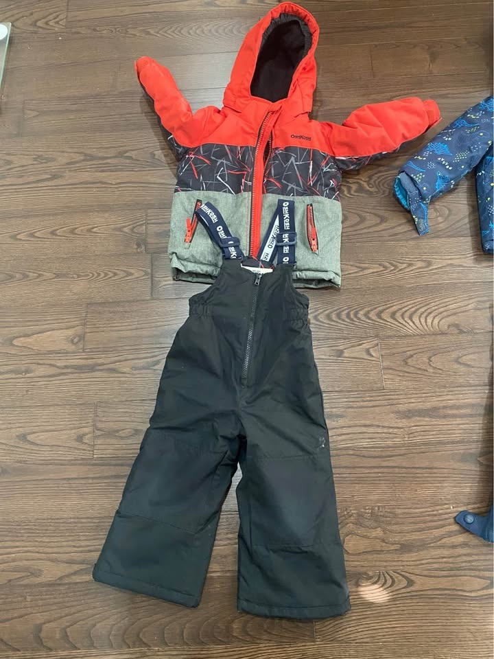 Oshkosh snowsuits size 24month and 2T - photo 2