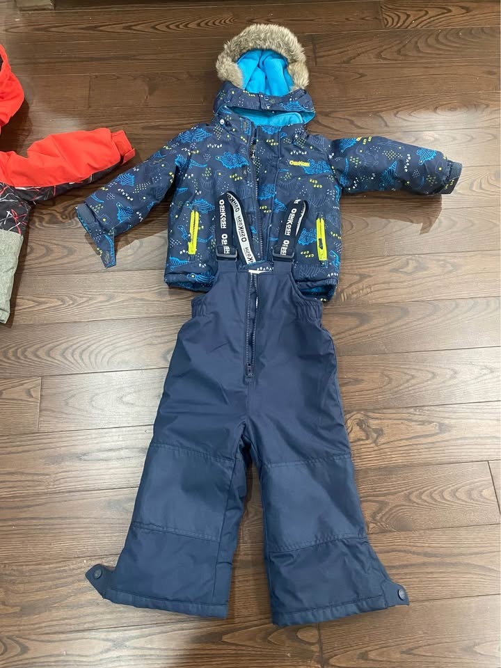 Oshkosh snowsuits size 24month and 2T - photo 3