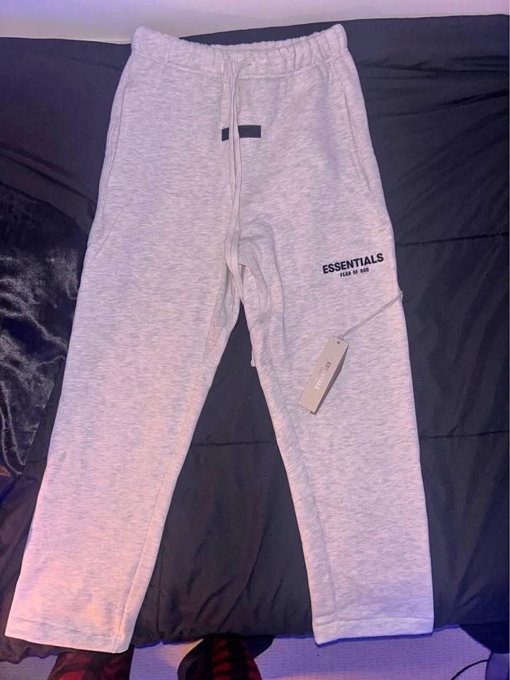 Fear of God ESSENTIALS Sweatpants – Light Oatmeal – Size S – BRA