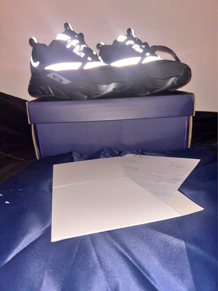 B22’S (10 mens) new with bag,tag and receipt