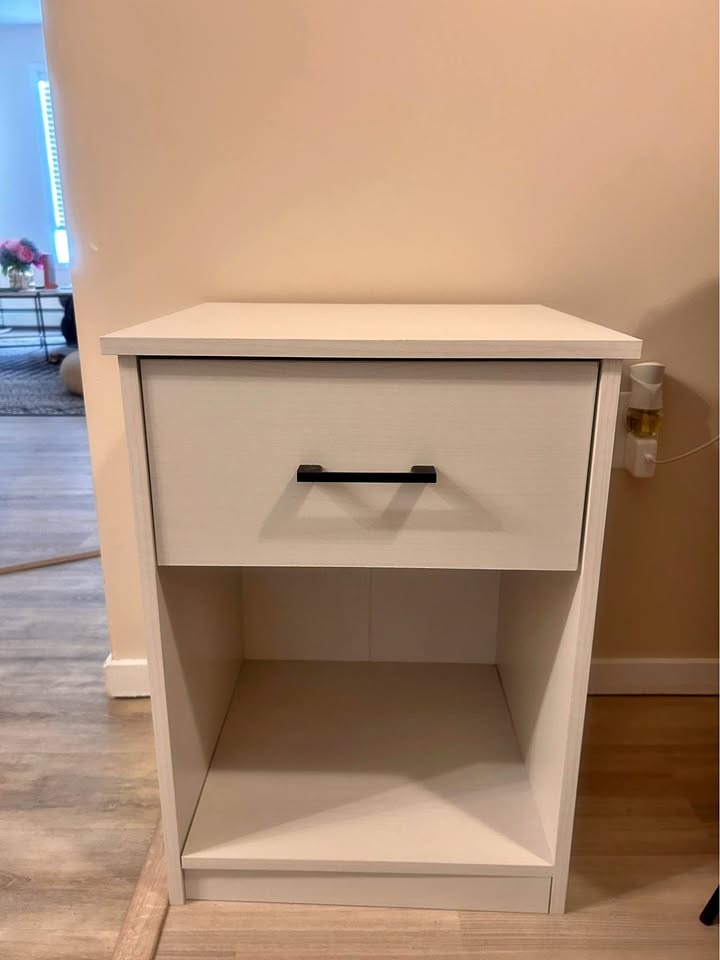 Nightstand/Bedside Table