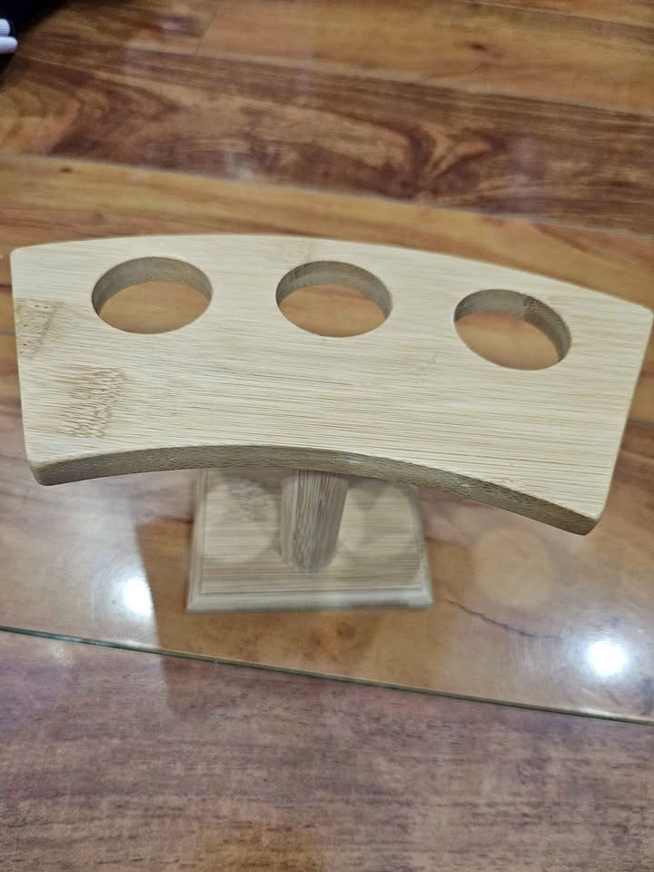 Hand roll holder