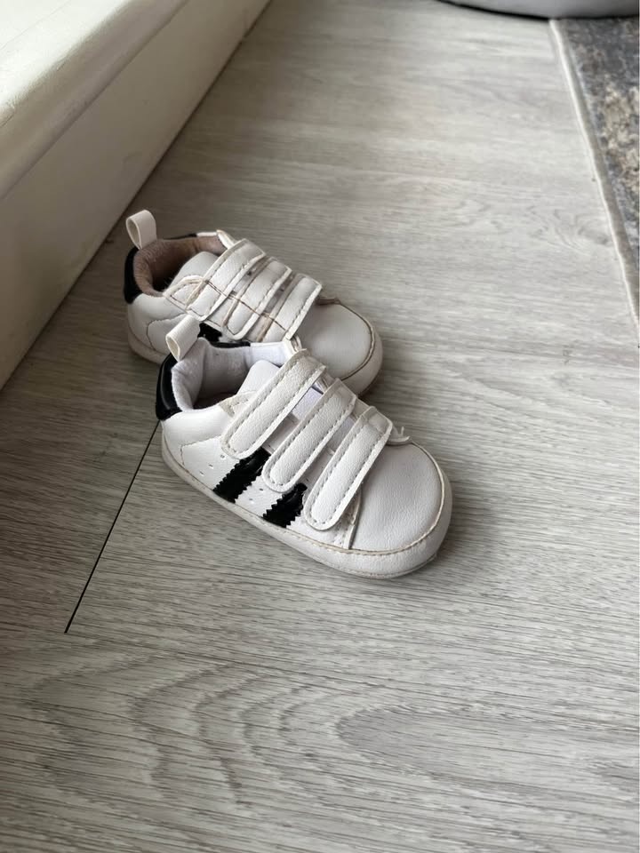 2 pairs baby sneakers - photo 2