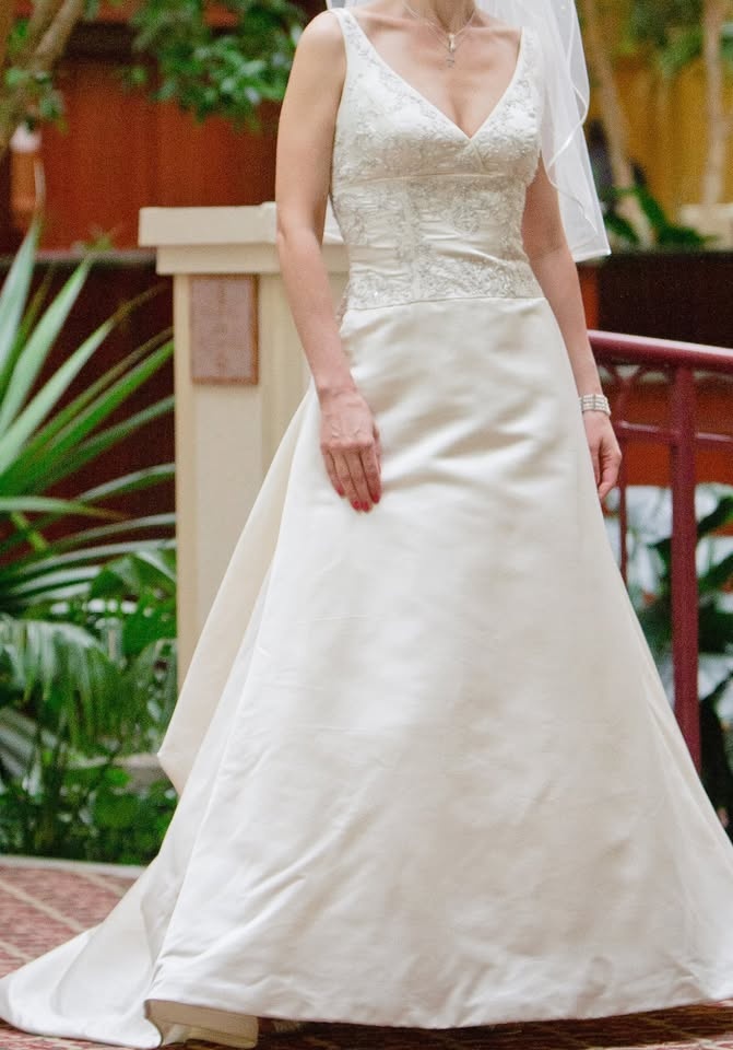 Designer bridal wedding dress Size 8-10 - photo 4