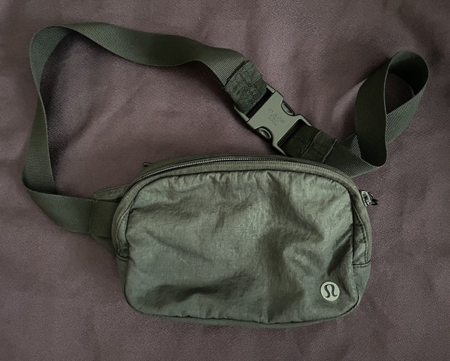 Lululemon Everywhere 1L belt bag