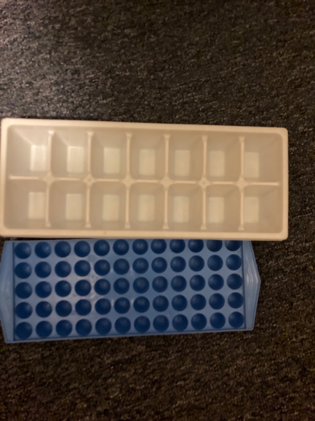 Ice cube trays