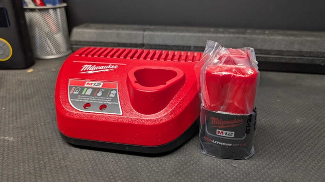 Milwaukee M12 Charger and CP1.5 Battery