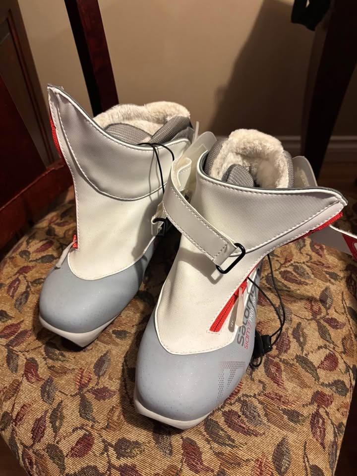 Cross country skis, poles and boots - photo 2