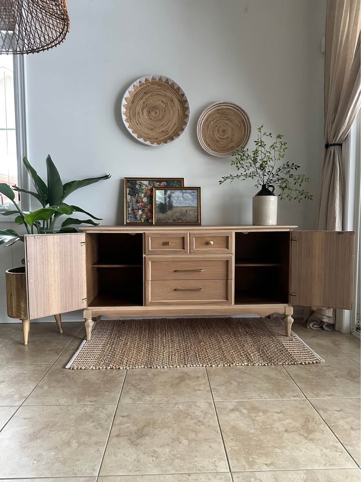 Completely Restored Vintage Sideboard/Buffet - photo 4