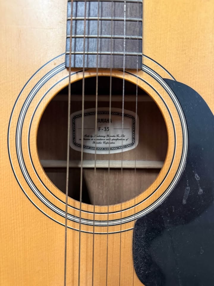 Two Yamaha Guitars - photo 3
