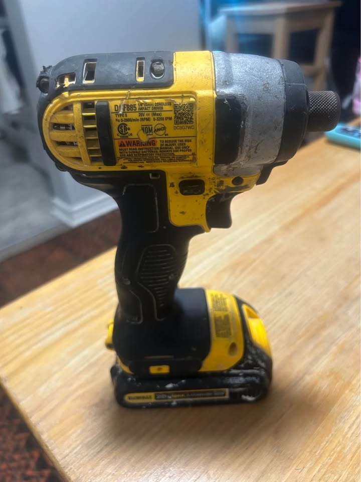 DeWALT Impact With Battery - photo 3