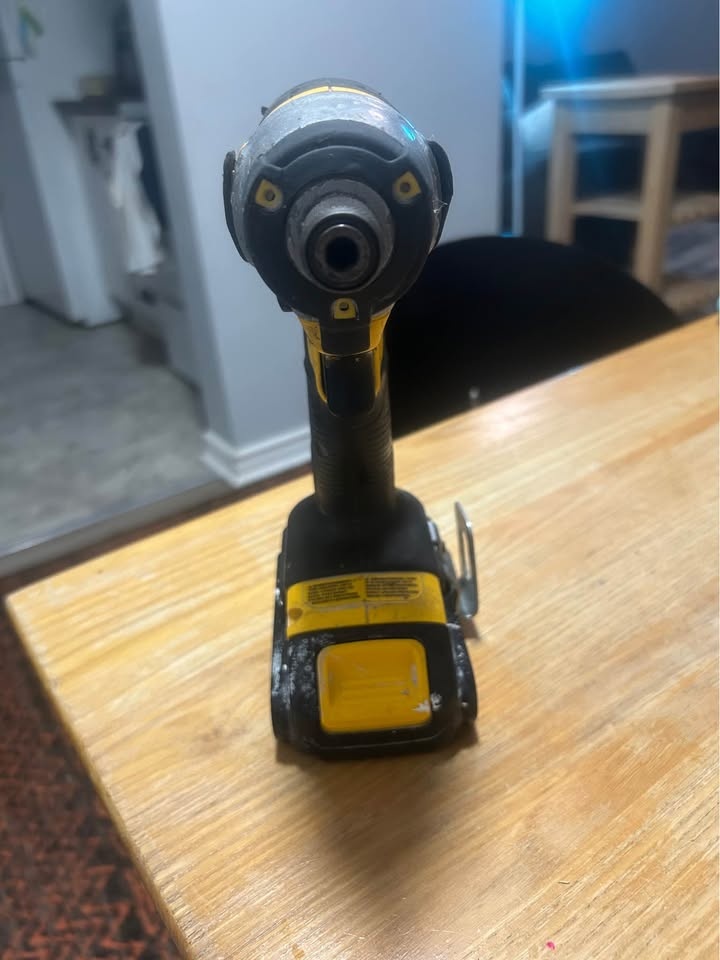 DeWALT Impact With Battery - photo 4