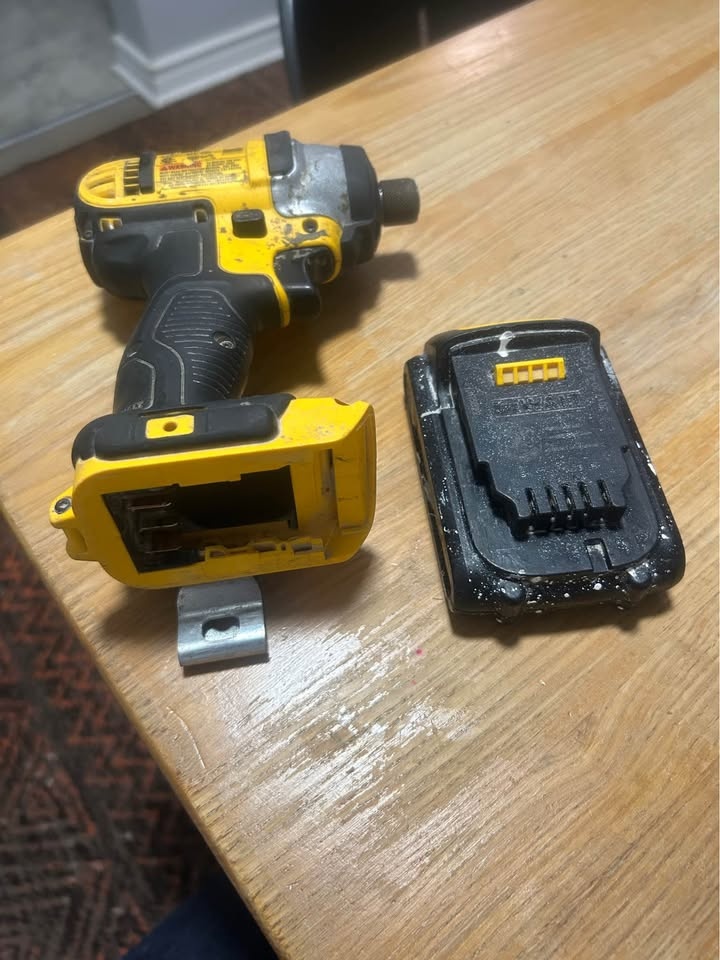 DeWALT Impact With Battery - photo 5